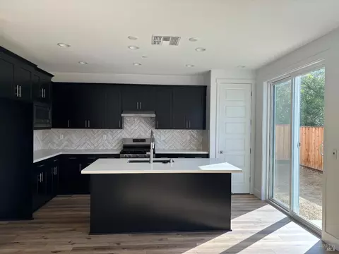 246 Echols Dr, Martinez, CA 94553 photo 2