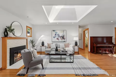 Living - 112 Bothin Rd, Fairfax, CA 94930 photo 2 of 4