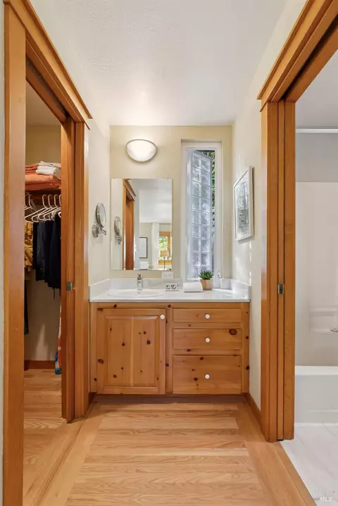 Bath - 112 Bothin Rd, Fairfax, CA 94930 photo 5 of 7