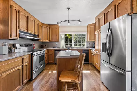 Kitchen - 100 Shoreline Pl, Vallejo, CA 94591 photo 3 of 4