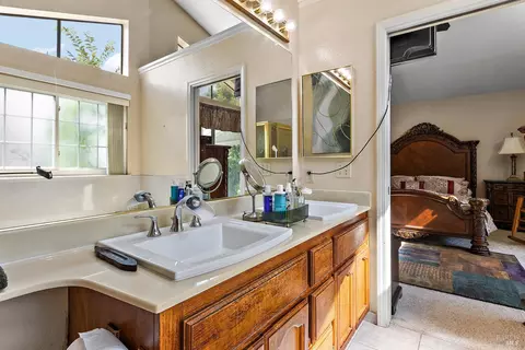 Bath - 100 Shoreline Pl, Vallejo, CA 94591 photo 3 of 4