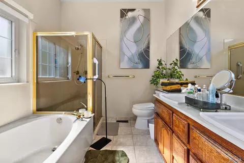 Bath - 100 Shoreline Pl, Vallejo, CA 94591 photo 2 of 4