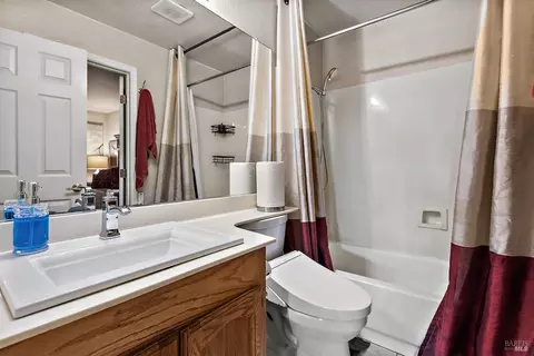 Bath - 100 Shoreline Pl, Vallejo, CA 94591 photo 4 of 4