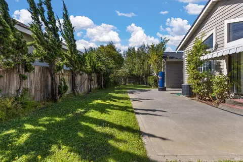 Exterior - 100 Shoreline Pl, Vallejo, CA 94591 photo 5 of 10
