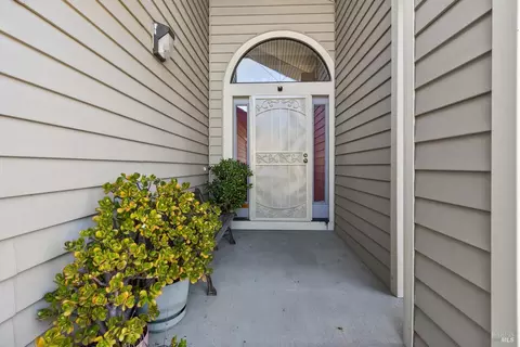 Entry Way - 100 Shoreline Pl, Vallejo, CA 94591 photo 1 of 2