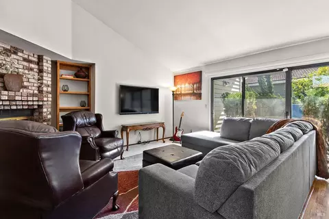 Living - 100 Shoreline Pl, Vallejo, CA 94591 photo 4 of 6