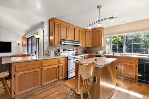 Kitchen - 100 Shoreline Pl, Vallejo, CA 94591 photo 2 of 4