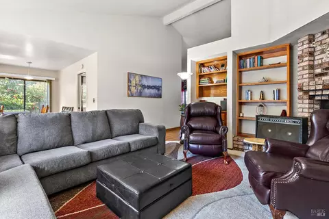 Living - 100 Shoreline Pl, Vallejo, CA 94591 photo 5 of 6