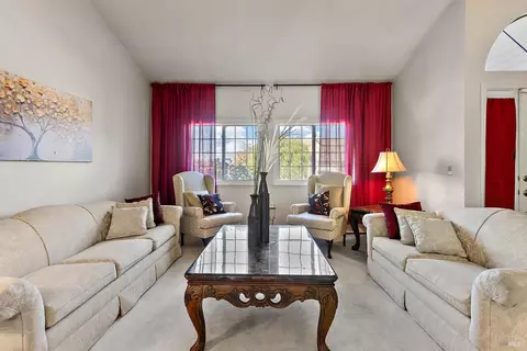 Living - 100 Shoreline Pl, Vallejo, CA 94591 photo 2 of 6