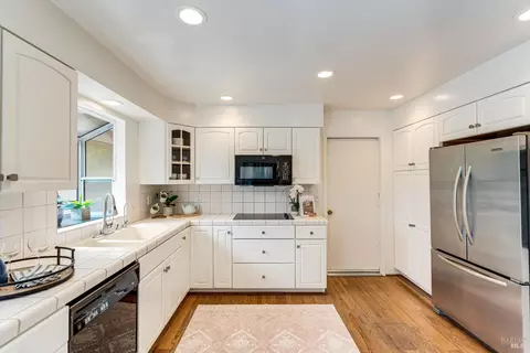 Kitchen - 152 Temelec Cir, Sonoma, CA 95476 photo 2 of 4