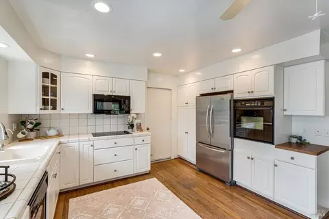 Kitchen - 152 Temelec Cir, Sonoma, CA 95476 photo 3 of 4