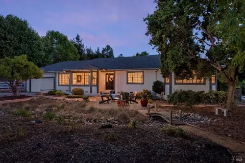 1860 Lynn Dr, Penngrove, CA 94951