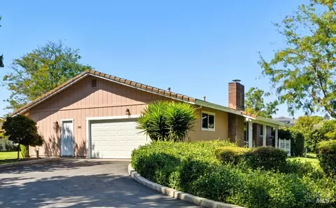 100 Vineyard Cir, Sonoma, CA 95476