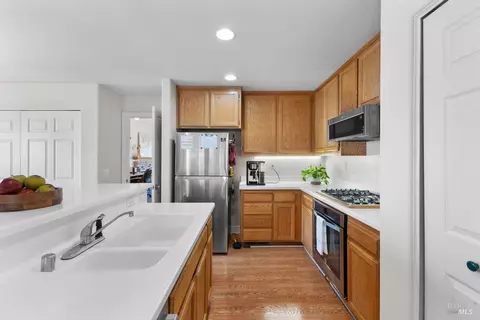 Kitchen - 845 Starr Cir, Windsor, CA 95492 photo 2 of 2