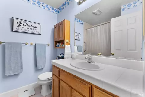 Bath - 845 Starr Cir, Windsor, CA 95492 photo 3 of 4