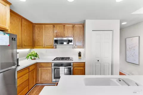 Kitchen - 845 Starr Cir, Windsor, CA 95492 photo 1 of 2