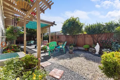 Exterior - 845 Starr Cir, Windsor, CA 95492 photo 2 of 3