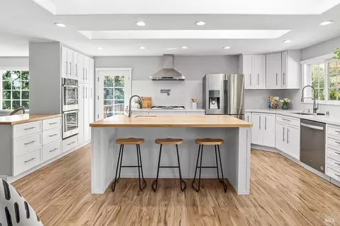 36 Andreas Ct, Novato, CA 94945
