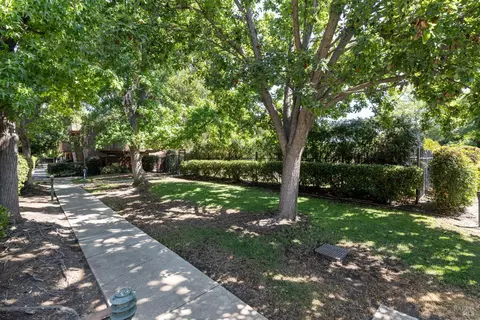 Exterior - 2398 Walters Way #6, Concord, CA 94520 photo 10 of 15