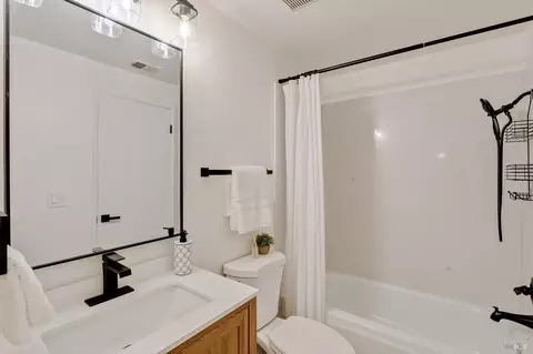 Bath - 613 Devonwood, Hercules, CA 94547 photo 2 of 5