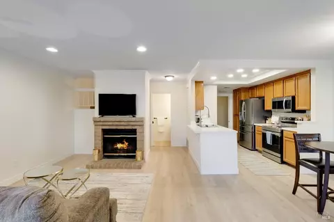 Living - 613 Devonwood, Hercules, CA 94547 photo 1 of 2