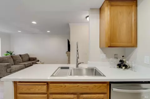 Kitchen - 613 Devonwood, Hercules, CA 94547 photo 2 of 4