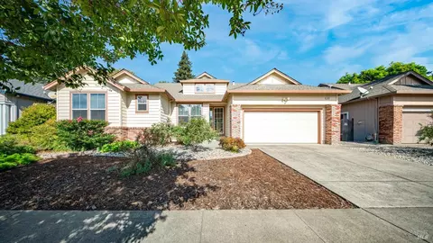 1521 Hughes Ave, Santa Rosa, CA 95407