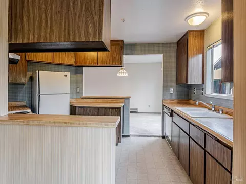 Kitchen - 8140 Sunflower Dr, Cotati, CA 94931 photo 4 of 5