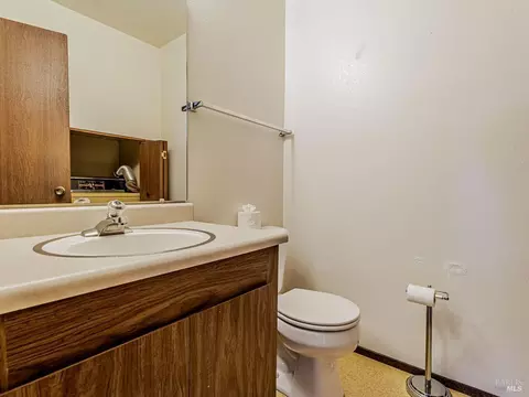Bath - 8140 Sunflower Dr, Cotati, CA 94931 photo 4 of 4