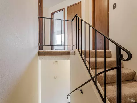 Entry Way - 8140 Sunflower Dr, Cotati, CA 94931 photo 4 of 5