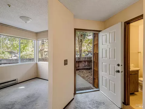 Entry Way - 8140 Sunflower Dr, Cotati, CA 94931 photo 2 of 5