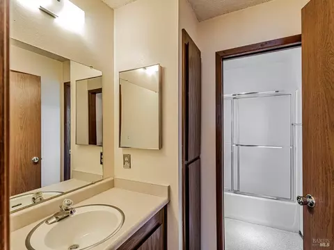 Bath - 8140 Sunflower Dr, Cotati, CA 94931 photo 2 of 4