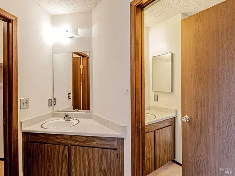 Bath - 8140 Sunflower Dr, Cotati, CA 94931 photo 1 of 4