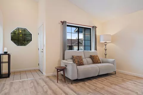 Entry Way - 9376 Jessica Dr, Windsor, CA 95492 photo 3 of 4