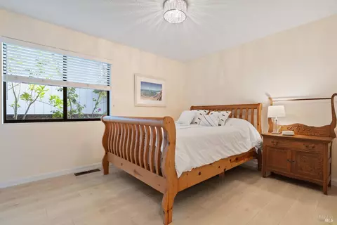 Bedroom - 9376 Jessica Dr, Windsor, CA 95492 photo 3 of 4