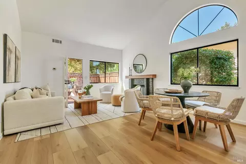 17 Woodstock Ct, San Rafael, CA 94903