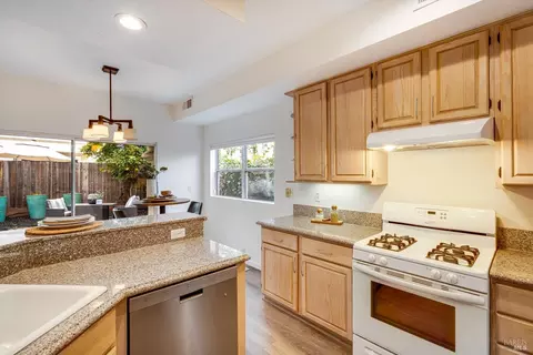 Kitchen - 106 Camino Del Sol, Vallejo, CA 94591 photo 4 of 6