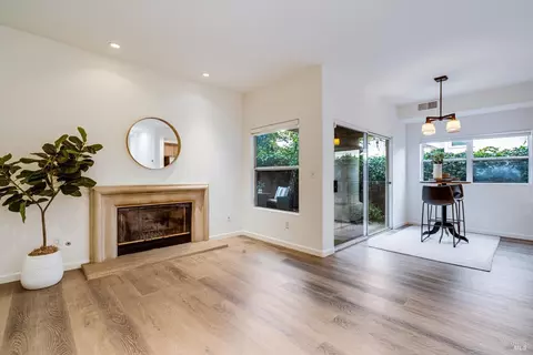 Living - 106 Camino Del Sol, Vallejo, CA 94591 photo 4 of 5