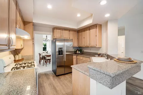 Kitchen - 106 Camino Del Sol, Vallejo, CA 94591 photo 5 of 6