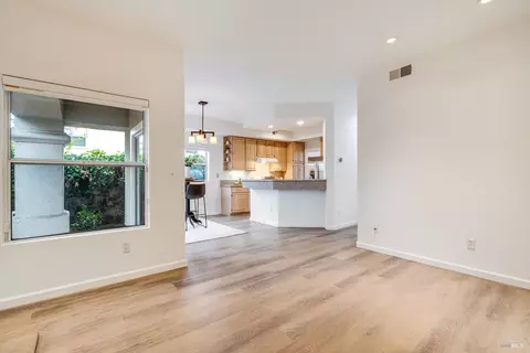Living - 106 Camino Del Sol, Vallejo, CA 94591 photo 5 of 5