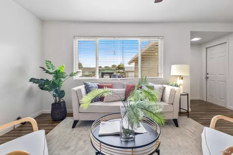 Living - 2033 Thrush Way, Fairfield, CA 94533 photo 1 of 4