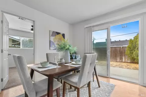 Dining - 2033 Thrush Way, Fairfield, CA 94533 photo 2 of 3