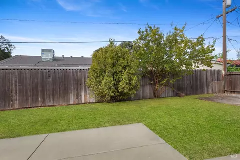 Exterior - 2033 Thrush Way, Fairfield, CA 94533 photo 6 of 7