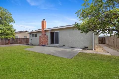 Exterior - 2033 Thrush Way, Fairfield, CA 94533 photo 3 of 7