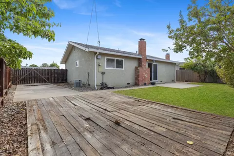 Exterior - 2033 Thrush Way, Fairfield, CA 94533 photo 5 of 7