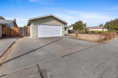 Exterior - 2033 Thrush Way, Fairfield, CA 94533 photo 2 of 7
