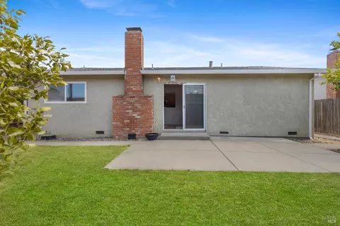 Exterior - 2033 Thrush Way, Fairfield, CA 94533 photo 4 of 7