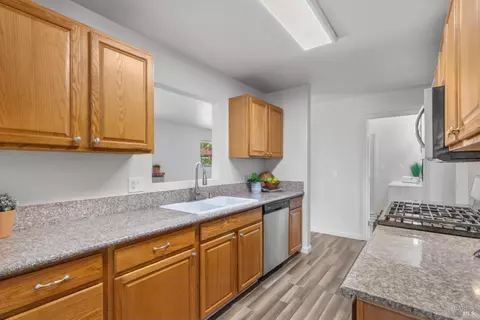 Kitchen - 2033 Thrush Way, Fairfield, CA 94533 photo 2 of 4