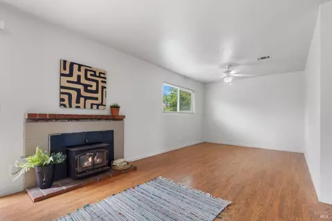 Living - 2033 Thrush Way, Fairfield, CA 94533 photo 3 of 4