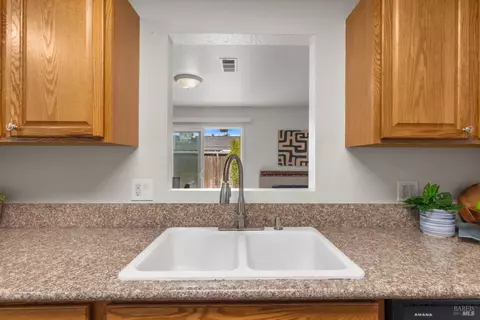 Kitchen - 2033 Thrush Way, Fairfield, CA 94533 photo 3 of 4